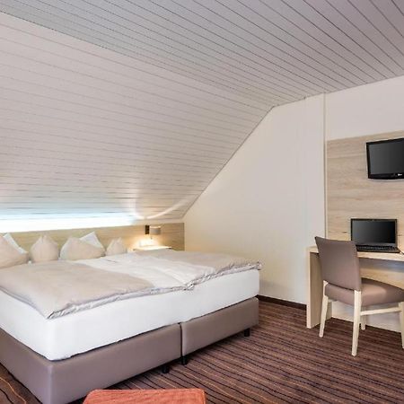 Business Class Hotel Haeckermuehle Tiefenbronn Екстериор снимка
