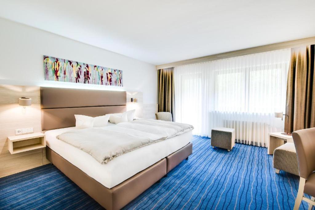 Business Class Hotel Haeckermuehle Tiefenbronn Екстериор снимка